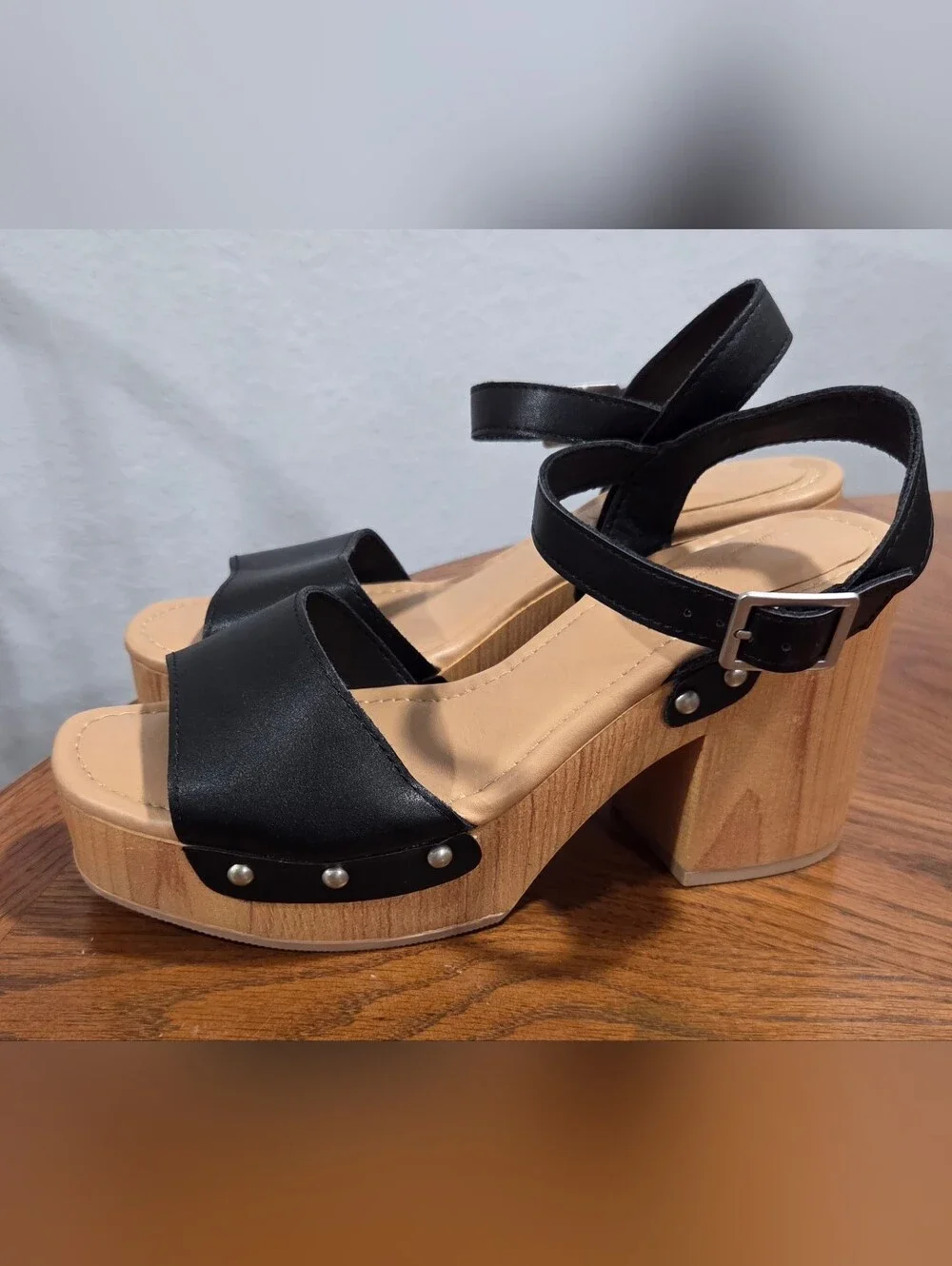 Women’s Universal Thread Clog Sandals 7.5 Women
